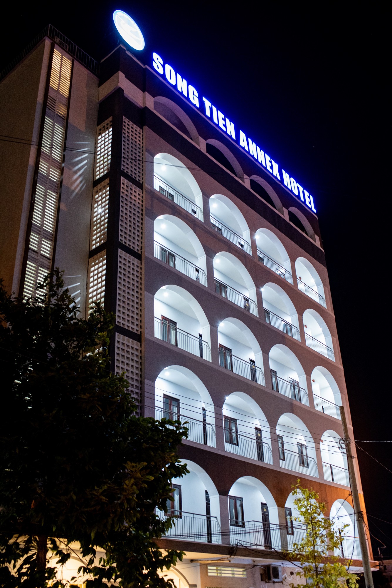 Khách Sạn Sông Tiền Annex